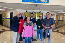 Oglesby Elks donates $1,000 to Oglesby School District 125