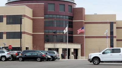 Man tries to enter McHenry County Courthouse with weapon, then flees