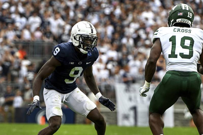 Penn State cornerback Joey Porter Jr. drops into coverage against Ohio during the 2022 season.