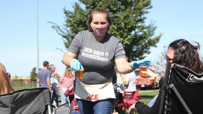 Craft brew fans enjoy socially distanced 'Ale-Gating' fest in Oswego park