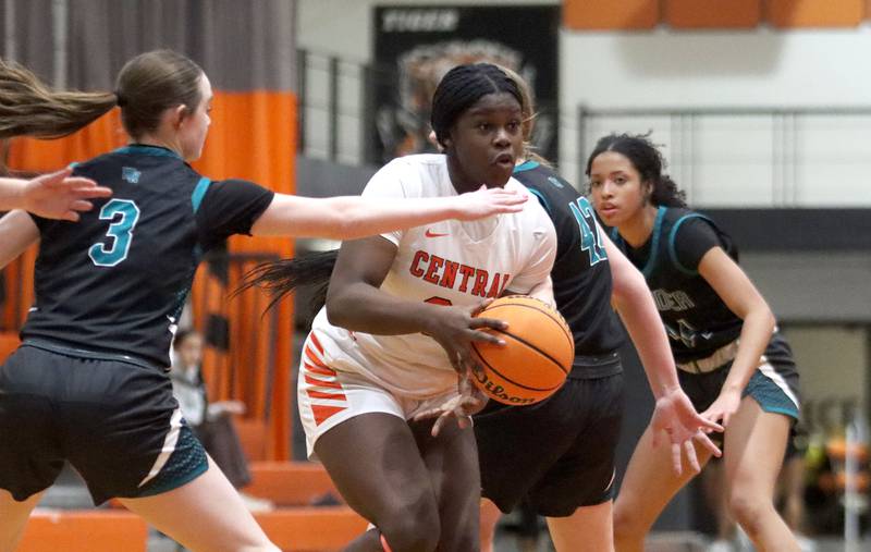 Crystal Lake Central’s Pekun Bolarin looks for an option against Woodstock North in varsity girls basketball on Monday, Jan. 26, 2026, at Crystal Lake Central High School in Crystal Lake.