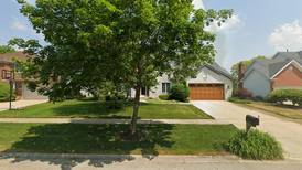 Single-family home in Naperville goes for $762,000