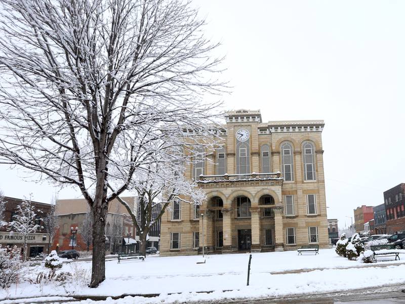 Snow sticks to a tree in front of the La Salle County Courthouse on Wednesday, Jan. 25, 2023 downtown Ottawa.