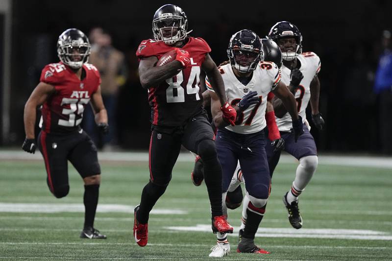 Atlanta Falcons running back Cordarrelle Patterson runs the ball back for a touchdown on a kickoff against the Chicago Bears during the first half, Sunday, Nov. 20, 2022, in Atlanta.