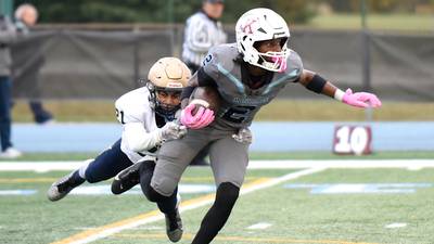 Big plays fall Kankakee’s way in first-round win over Lemont