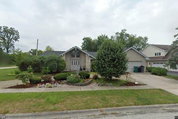 Sale closed in Orland Park: $466,000 for a three-bedroom house