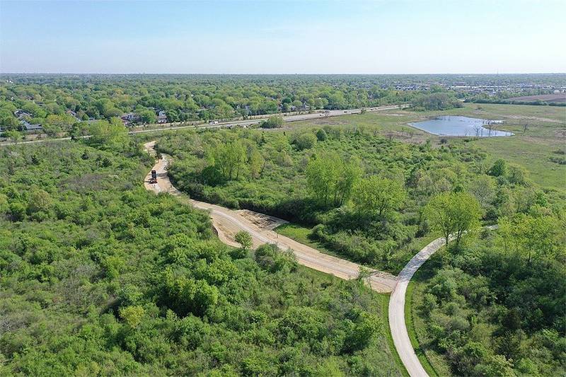 Another stretch of trail has been completed, announced the Forest Preserve District of DuPage County.