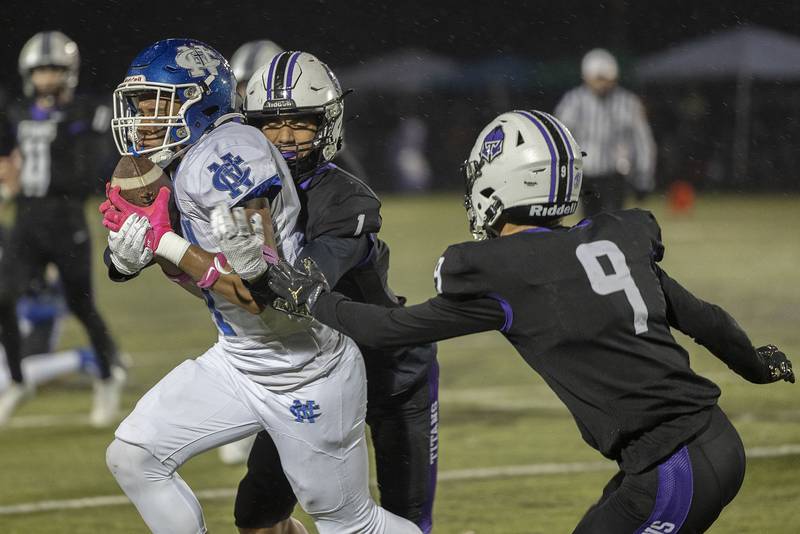 Newman’s Tyson Williams hauls in a catch against El Paso Saturday, Nov. 8, 2025.