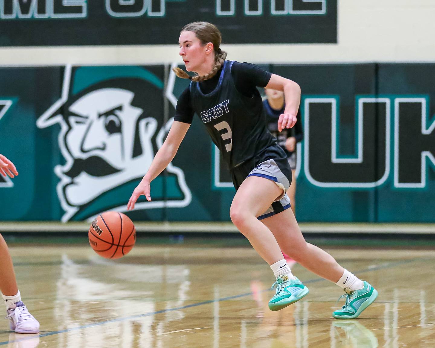 Oswego East's Maggie Lewandowski (3) races down the court in their York Thanksgiving Tournament game between Oswego East at York on Monday, Nov 18, 2024  in Elmurst.