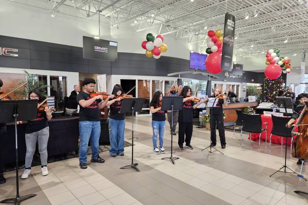 Joliet’s Hufford Jr. High orchestra takes holiday tour around city