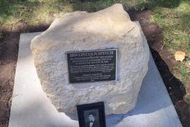 Henry unveils marker honoring Lincoln’s 1858 visit