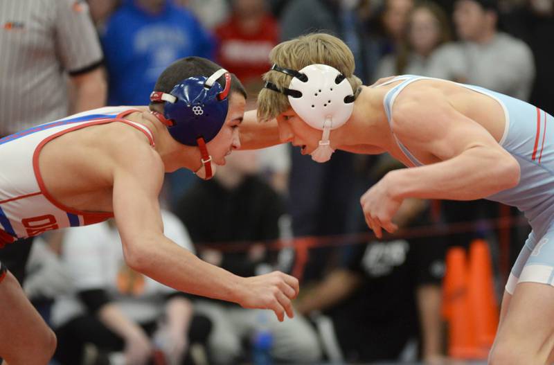 Woodstock Marian’s Brayden Teunissen (right) and Oregon’s Isaiah Perez start their match at 120 pounds during the 1A Oregon Sectional on Saturday, Feb. 15, 2025.