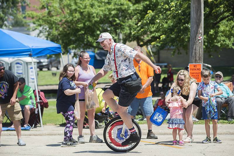 Juggling a riding a unicycle, this performer wowed the crowd with his balance and coordination Sunday, July 3, 2022.