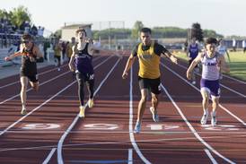 Mendota’s Sebastian Carlos qualifies for state in 400: Wednesday’s NewsTribune roundup