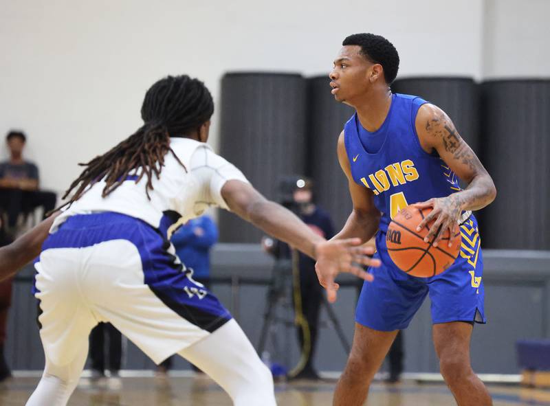 Lyons’ Caleb Greer (4) looks for an outlet against Riverside Brookfield during a boys varsity basketball game on Friday, Jan. 26, 2024 in Riverside, IL.