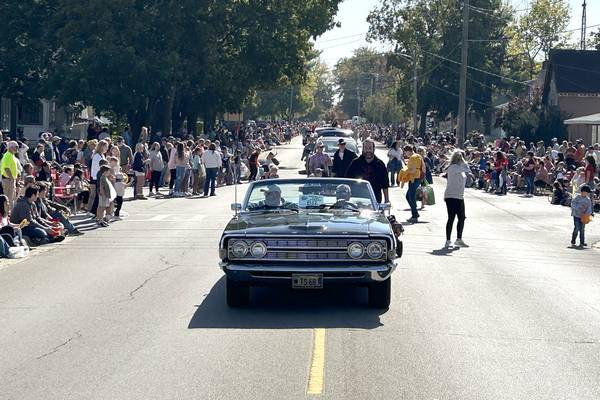 Autumn on Parade returns to downtown Oregon Oct. 4-5 with ‘Carving Creativity’ theme