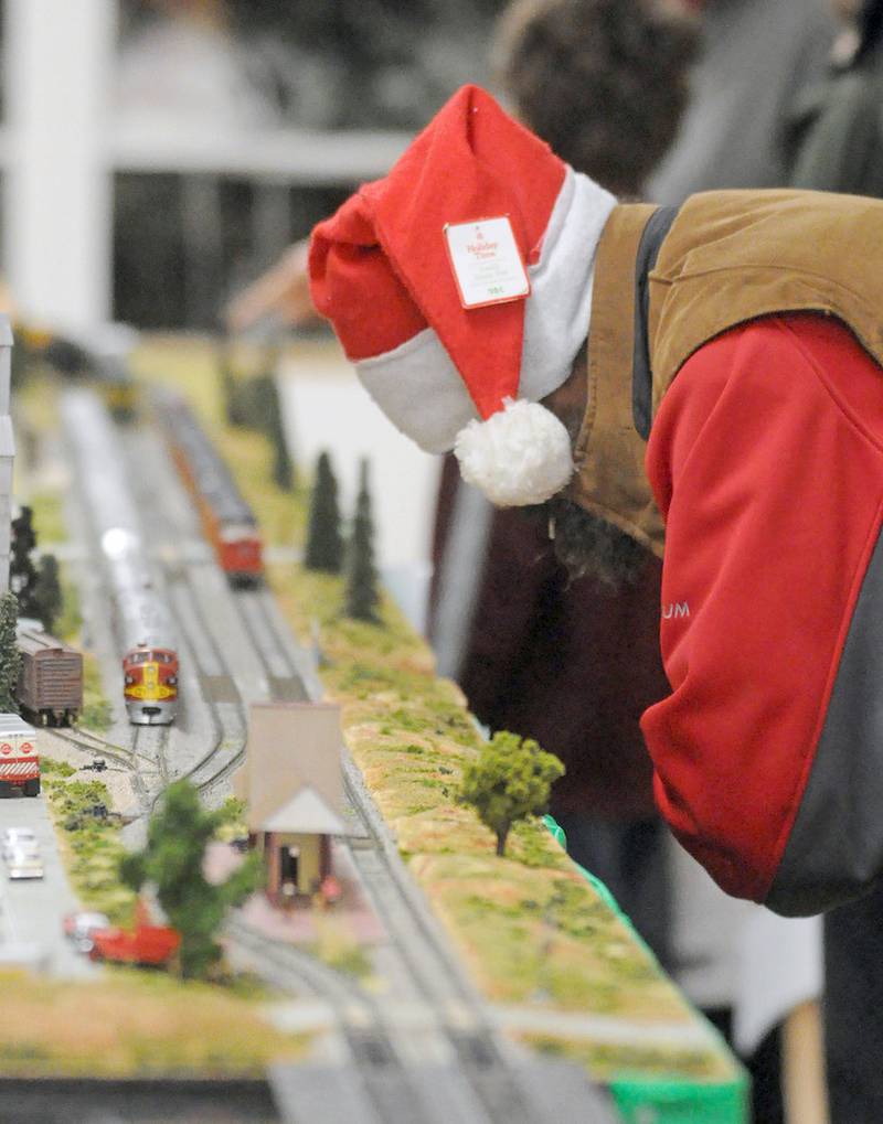 Downers Grove model railroad club attracts train enthusiasts of all ages Shaw Local
