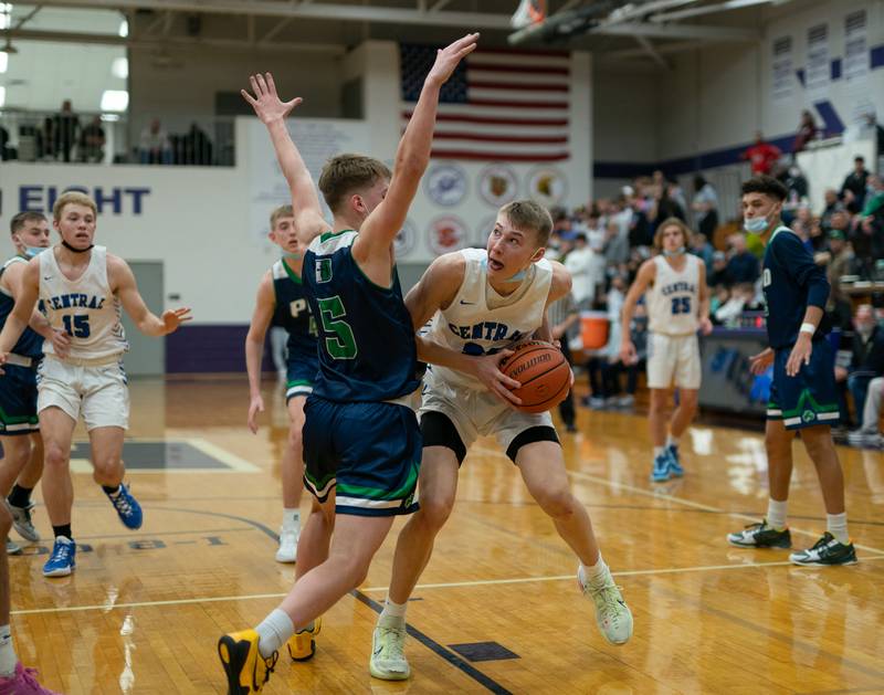 Burlington Central's Andrew Scharnowski (21) plays the ball in the post against Peoria Notre Dame's David Williams (5) during the Plano Christmas Classic Championship at Plano High School on Thursday, Dec 30, 2021.