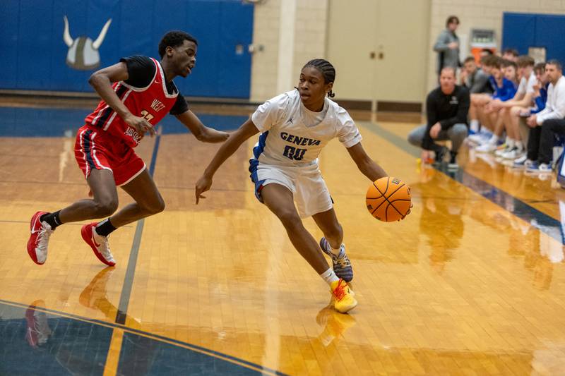 Geneva's David Udoiwod drives to the basket against West Aurora's Jaden Thomas on Monday, Jan. 19,2026 in Geneva.
