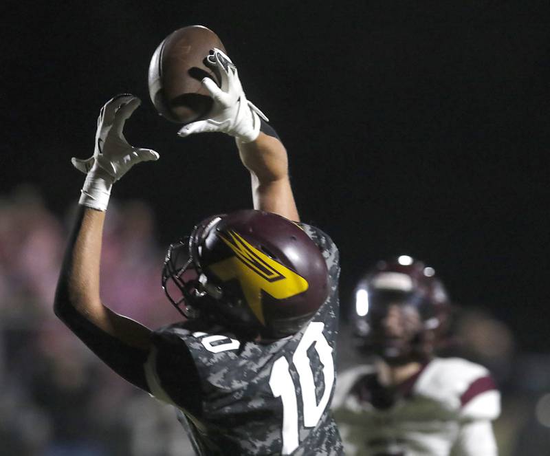 Richmond-Burton's Luke Robinson catches a long pass during a Kishwaukee River Conference football game against Marengo on Friday, Oct. 17, 2025, at Richmond-Burton High School in Richmond.