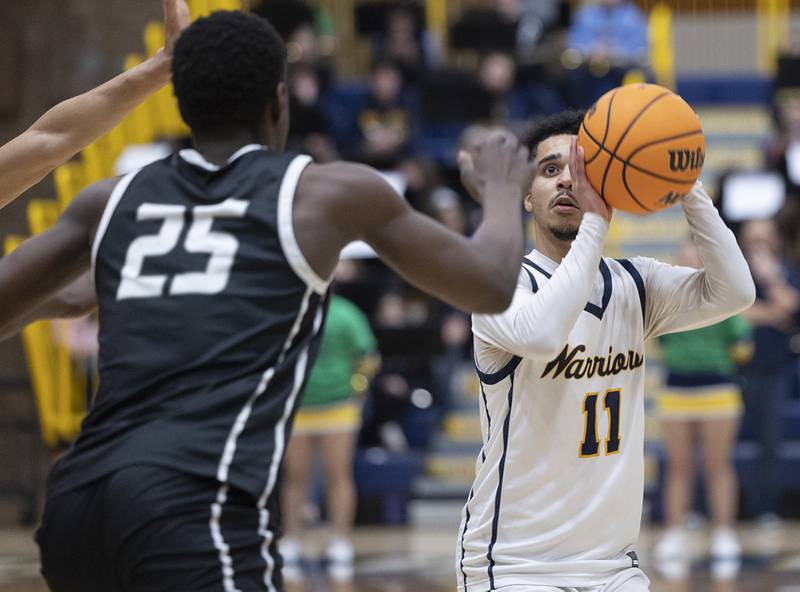 Sterling’s Quincy Maas spots up a shot against Galesburg Tuesday, Feb. 10, 2026.