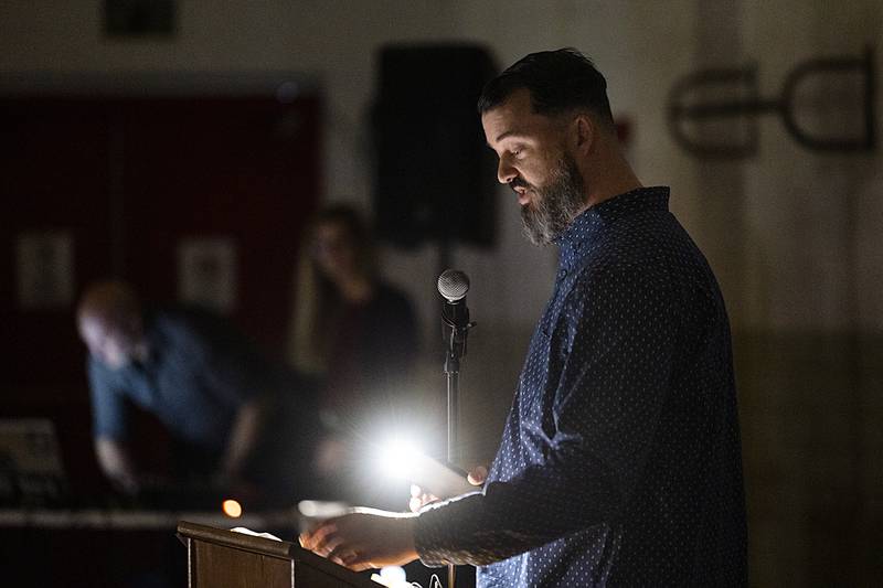 Tampico mayor Bruce Peltier speaks to a crowd of mourners Sunday, March 31, 2024 attending a candlelight vigil in memory of three local boys who died in a Thursday collision.
