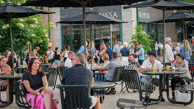 Unwind Wednesday continues in downtown St. Charles this summer