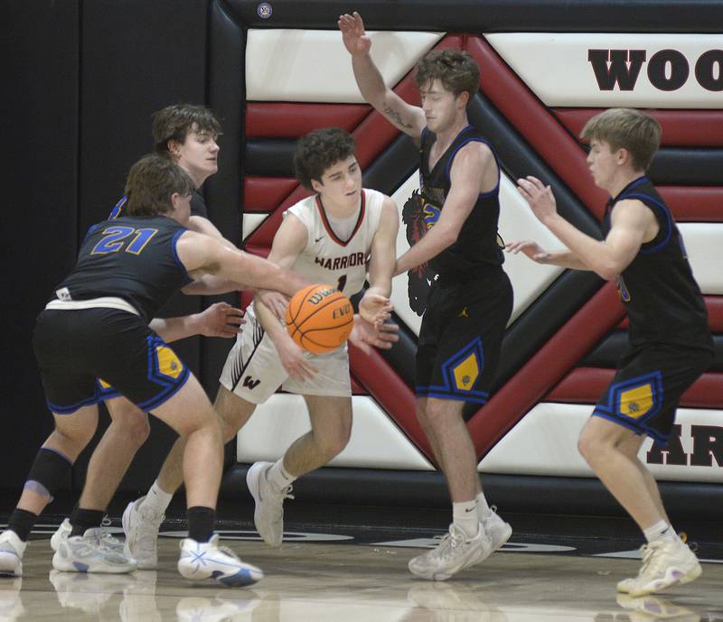 Woodland’s Brezdyn Simons works to get a pass through the Somonauk defense in the 2nd period Wednesday at Woodland.