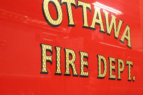 Ottawa firefighters rescue two from apartment fire