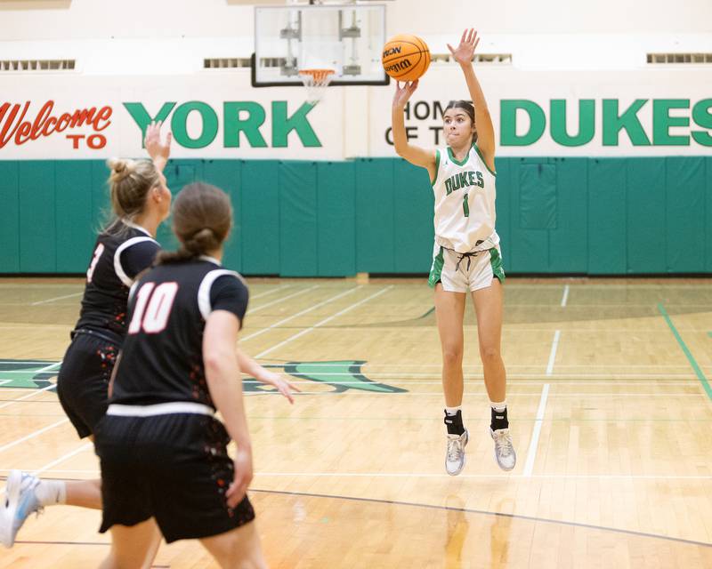 York's Mae LeFevour shoots a three pointer against St. charles East at the York Girl's Thanksgiving Tournament on Tuesday, Nov. 18,2025 in Elmhurst.