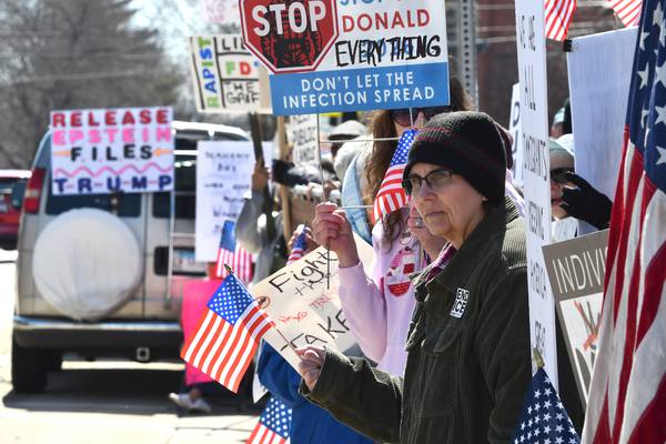 Hundreds turn out for No Kings rally in Ogle County