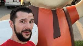 Social media influencer explores the Illinois restaurant scene, one community at a time