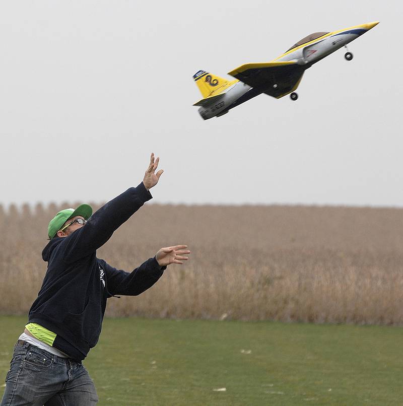 Radiocontrol airplane club celebrates 50 years up in the air Shaw Local