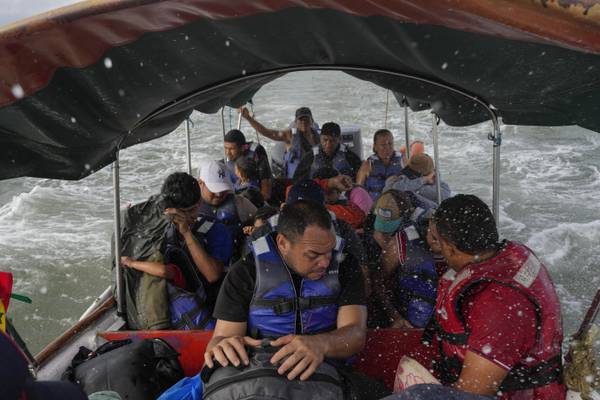 14,000 US-bound migrants have returned south since Trump border changes, UN says