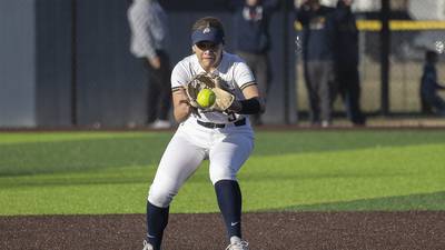 Sterling rolls past rival Dixon on diamond
