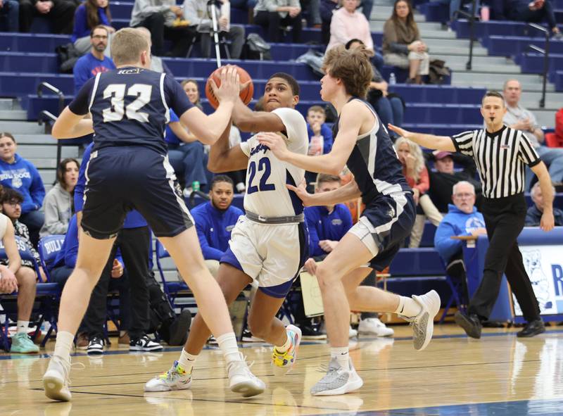 Riverside Brookfield's Steven Brown (22) tries to split the defense during the boys varsity basketball game between IC Catholic Prep and Riverside Brookfield in Riverside on Tuesday, Jan. 24, 2023.