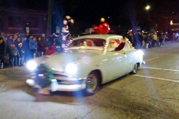 Lighted vehicle parade kicks off Plano Christmas celebration on Friday