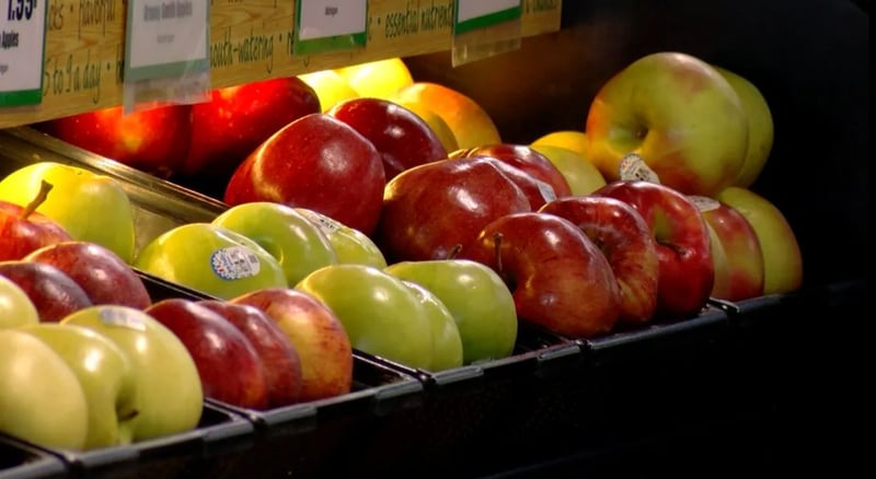 Apples at County Market in Springfield