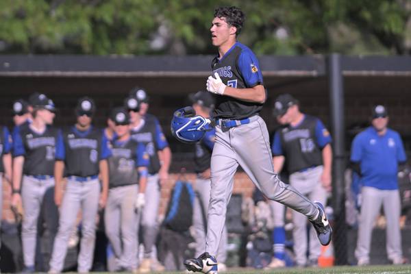 Mason Bruesch excels both ways, leads Geneva over St. Charles East for school-record 27th win in season finale