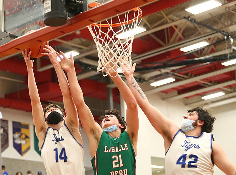 Photos Colmone Classic basketball championship LP vs Princeton Shaw
