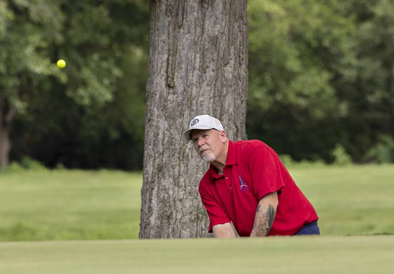Lou Finch of Sunset CC chips onto the green on #8 Saturday, July 19, 2025, during the 103rd Annual Lincoln Highway Men’s Golf Tournament.
