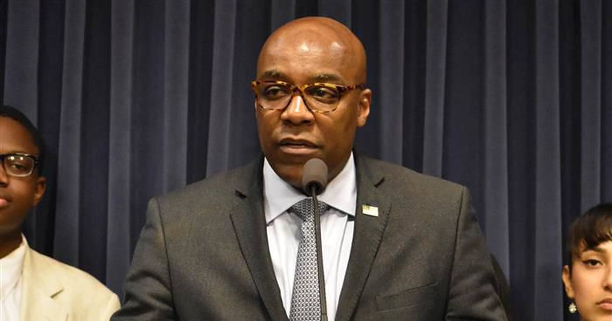 Illinois praises judge’s order to restore school mental health grants