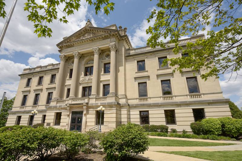 DeKalb County Courthouse building in Sycamore, IL