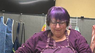 Barr’s apron presentation draws crowd to Morrison library