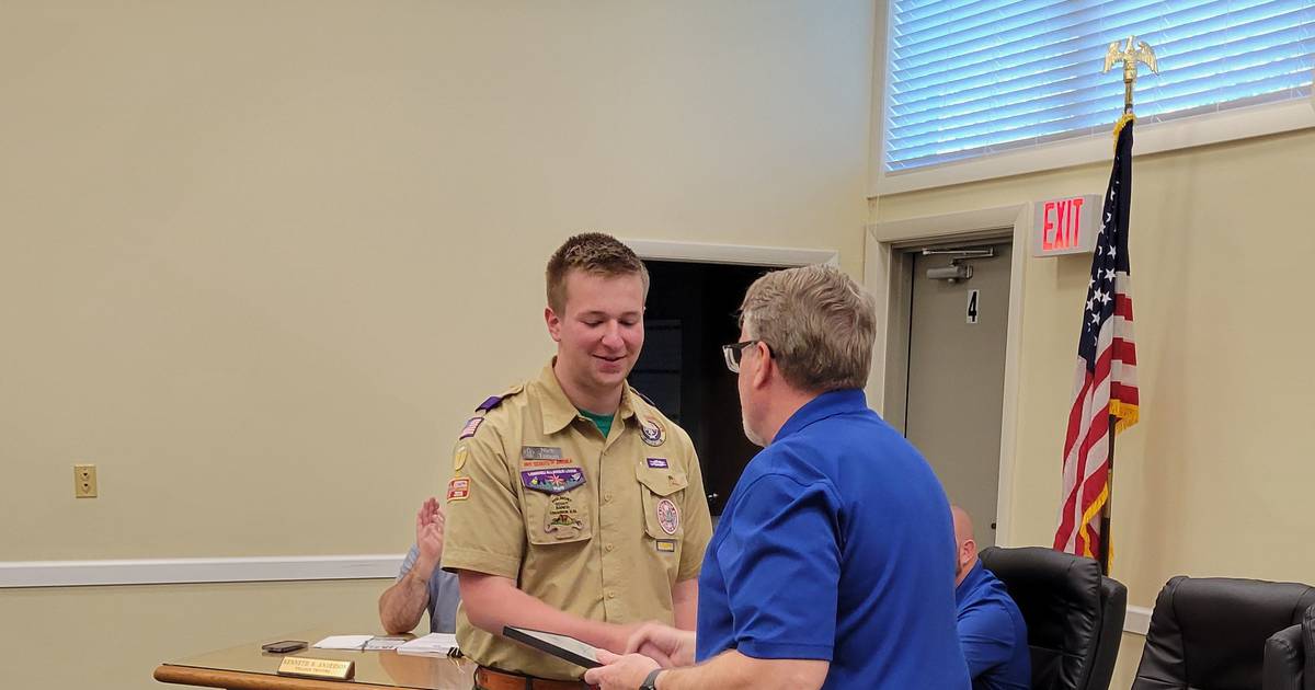 Elburn Eagle Scout builds fire pit for American Legion flag retirement