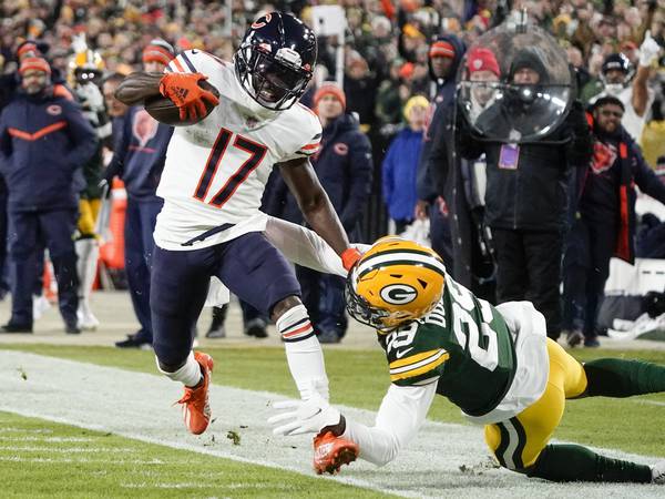 Three Bears named to AP All-Pro 2nd-team