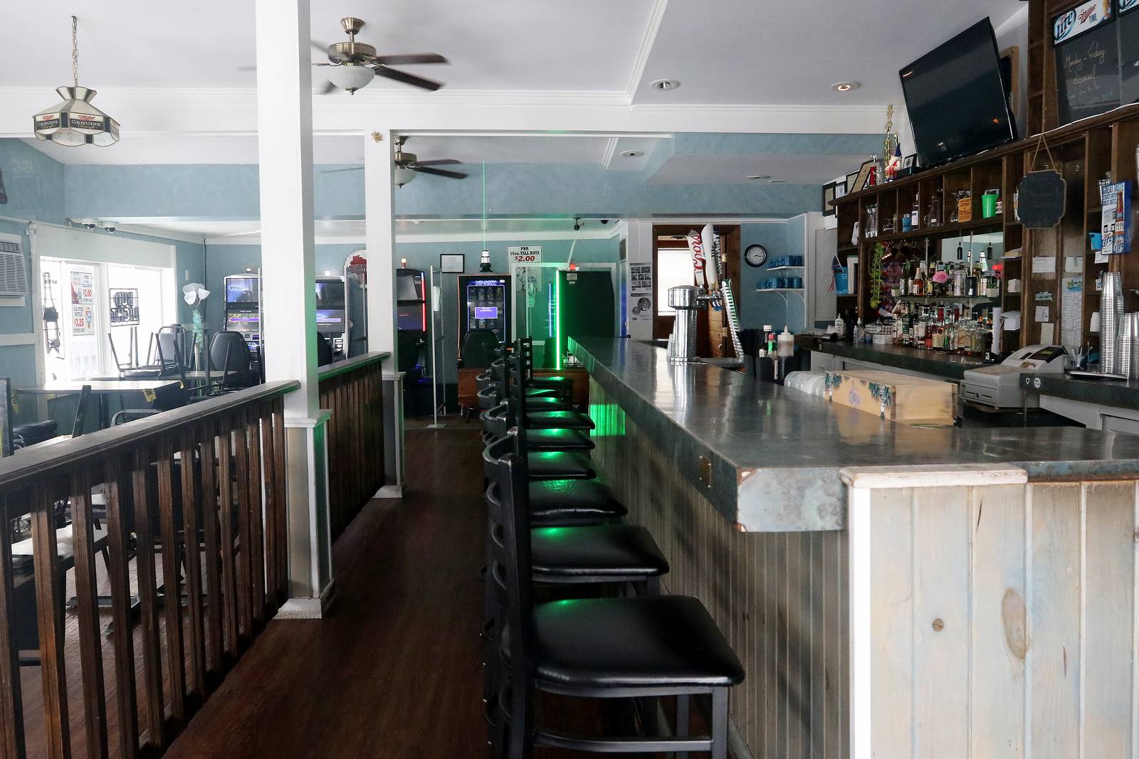 IDPH Indoor dining can resume for McHenry, Lake, Kane and DuPage