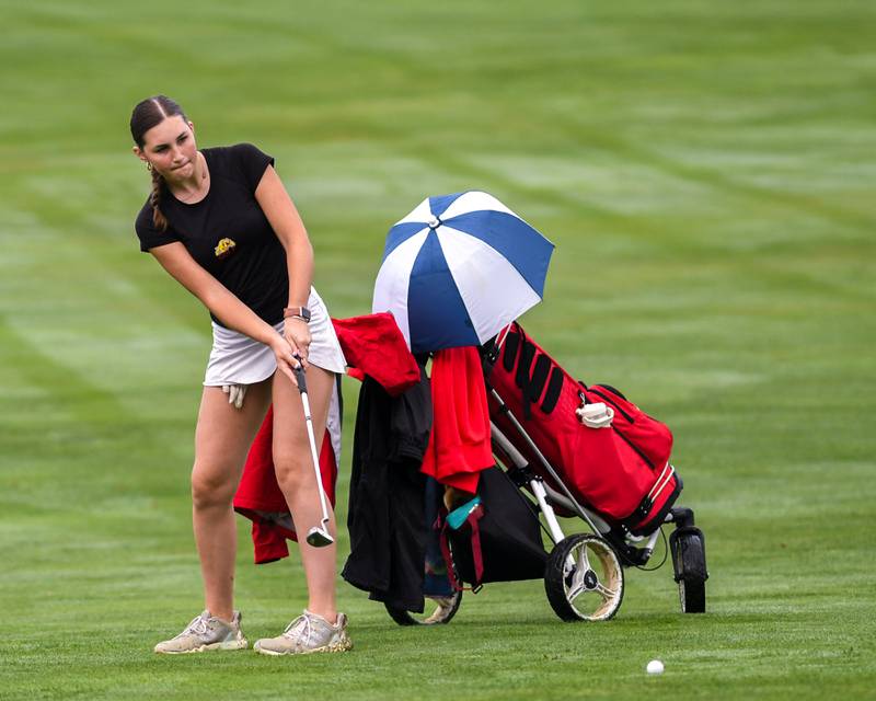 Madison Celing of Batavia hits her ball onto the green during the DuKane conference meet on Tuesday Sept. 23, 2025, held at Phillips golf course in Aurora.