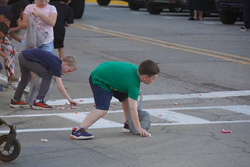 Children snatch up candy during the Rochelle Township High School Homecoming parade on Thursday, Sept. 25, 2025 in downtown Rochelle.