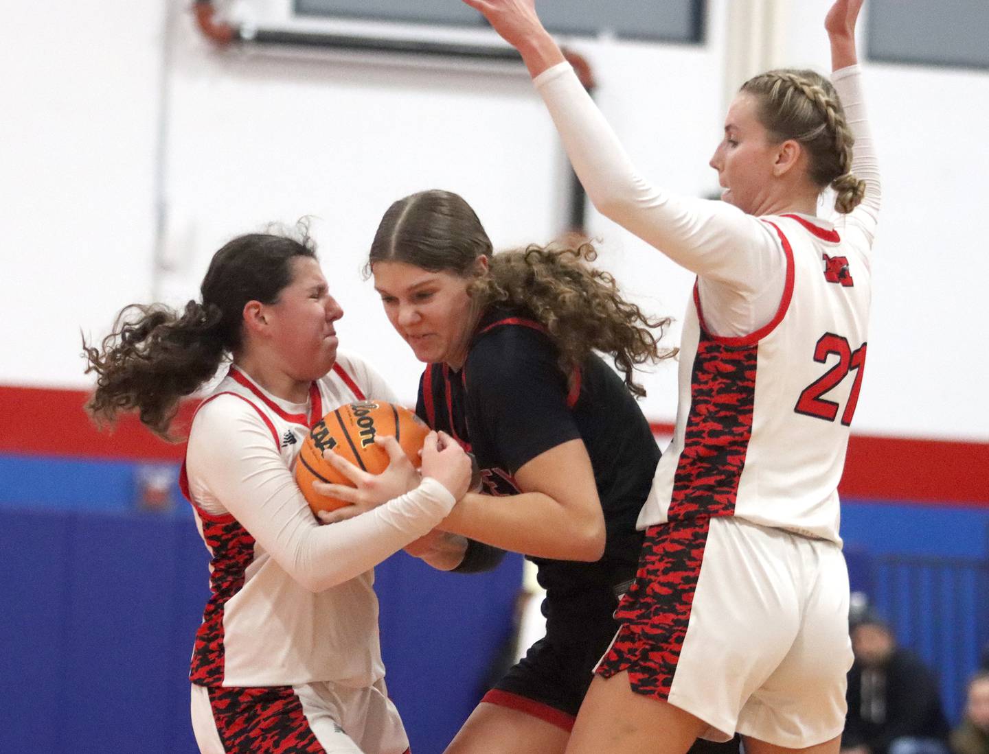Huntley’s Paula Strzelecki, center, tussles with Maine South’s  Hayden Fahy, left, in Komaromy Holiday Classic varsity girls basketball championship game action on Monday, Dec. 30, 2024, at Dundee-Crown High School in Carpentersville.